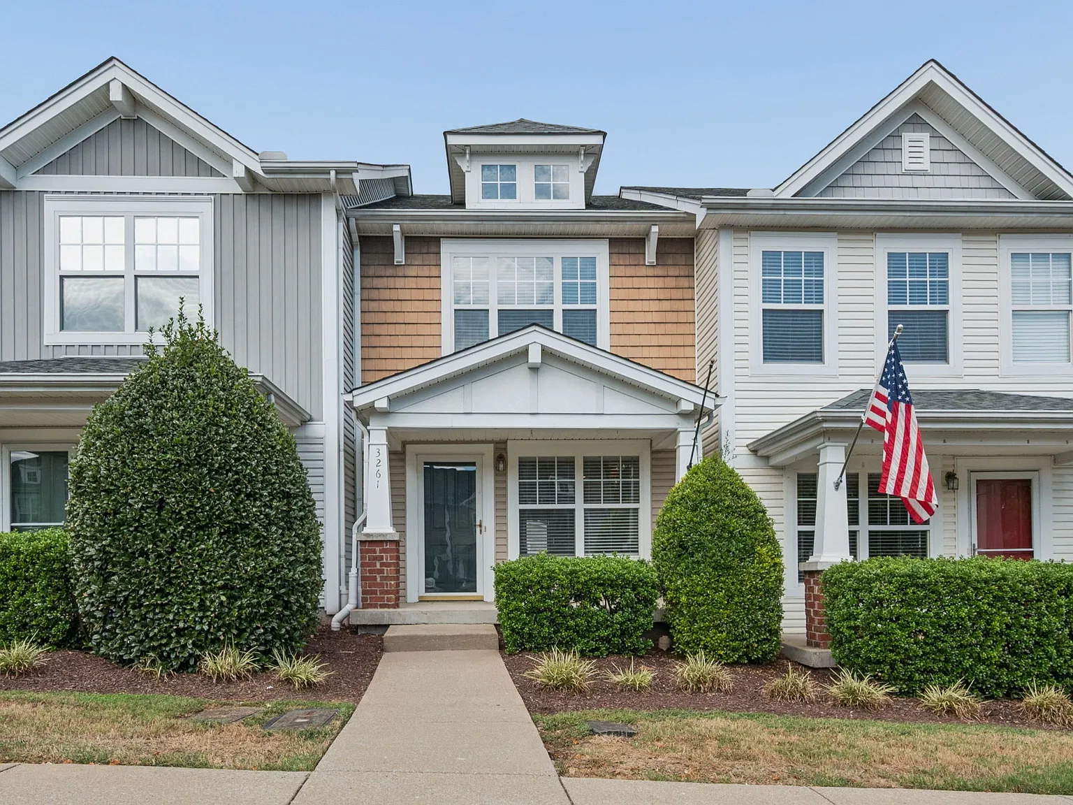 2 bed, 2.5 bath, 1216 sqft, $2,095 — Photo 1