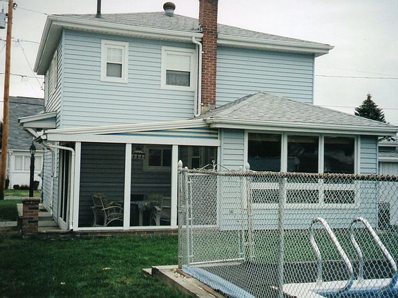 Screened porch to enjoy your evenings