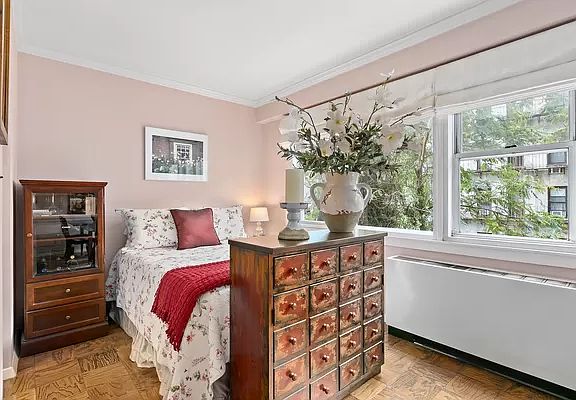 4th image of 520 E 76th St APT 4A