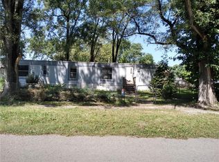 206 N 9th St, Wathena, KS 66090