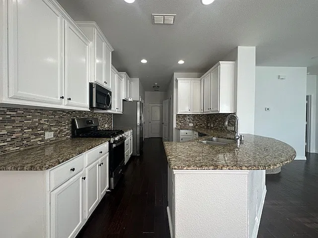 4 bed, 2066 sqft, $2,750 — Photo 4