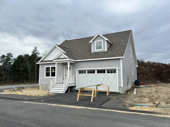 21 Fairway Lndg #21, Carver, MA 02330