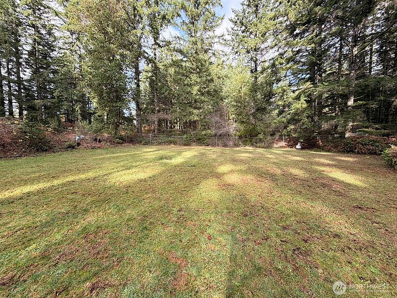 3rd image of 5040 SW Lake Helena Road