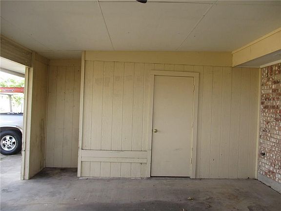 5th image of 1910 Spindletop Dr
