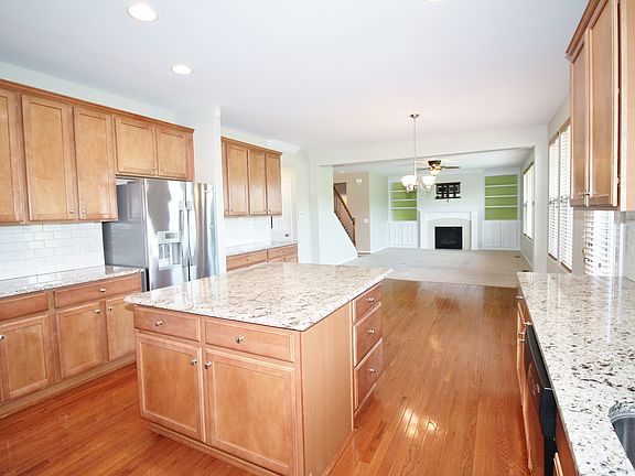 4th image of 1596 Southcross Dr