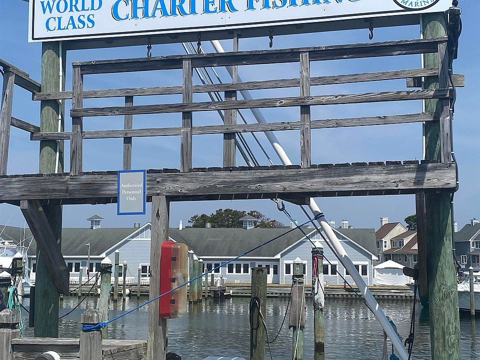 1st image of 15 Yacht Club Ct #15