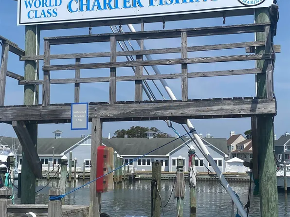 15 Yacht Club Ct #15, Manteo, NC 27954