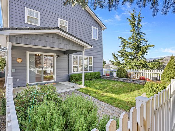 3rd image of 369 Meadow Dr