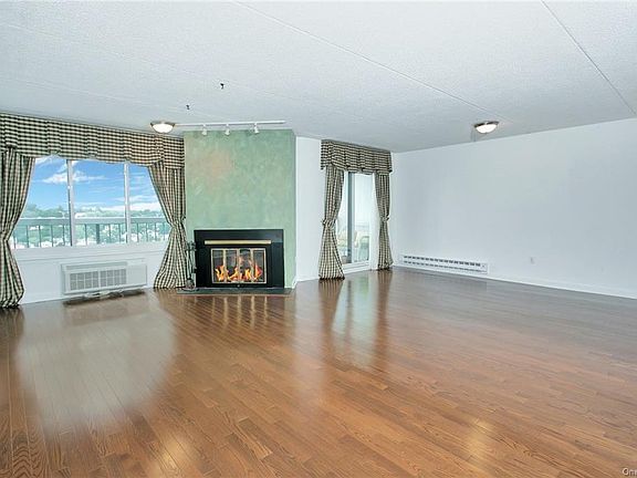 5th image of 500 High Point Dr Penthouse 10