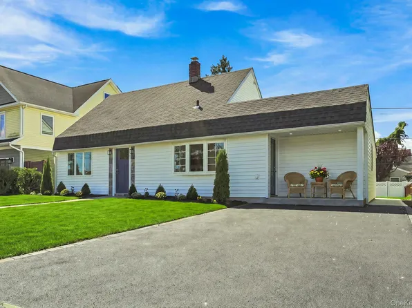 26 Birch Lane, Levittown, NY 11756