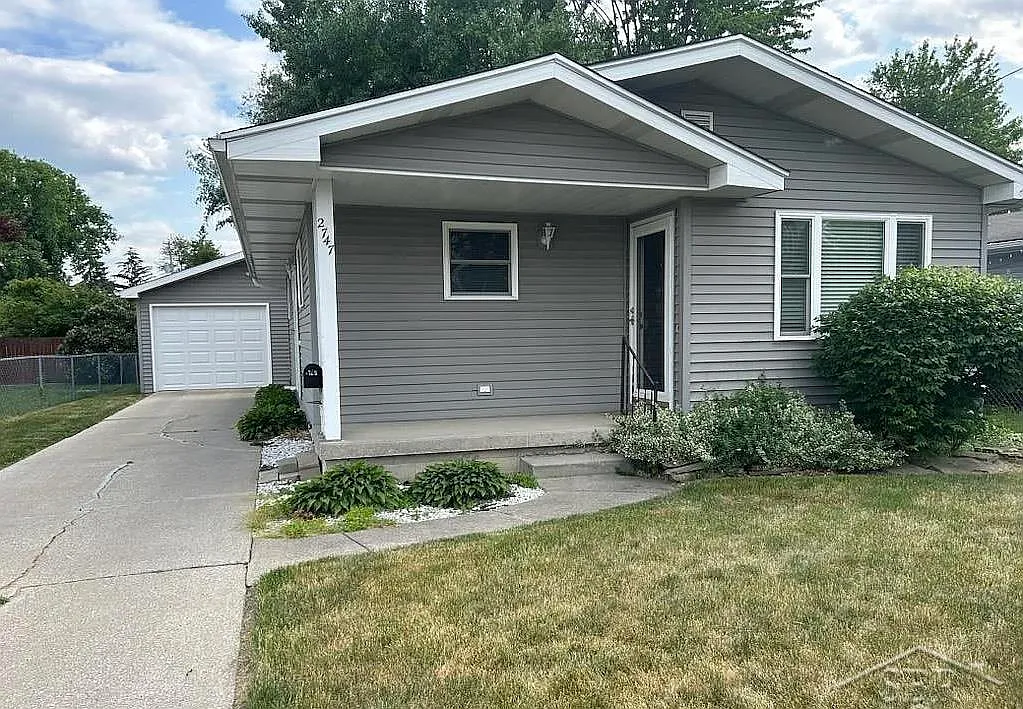 2747 Weiss St photo 1