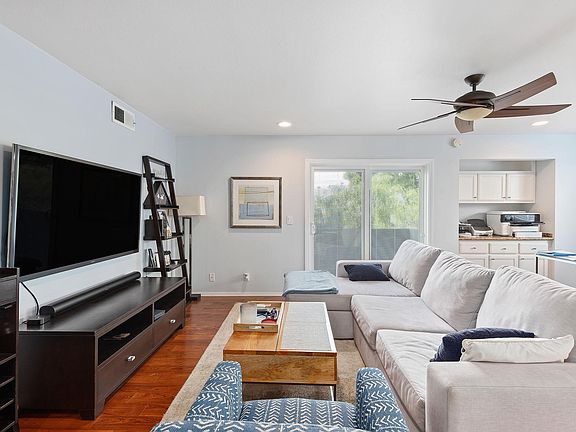 5th image of 505 Manhattan Beach Blvd APT 1