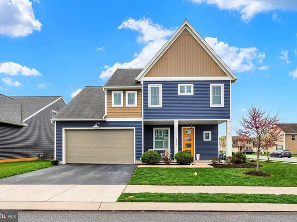 1402 Heatherwood Dr, Mount Joy, PA 17552