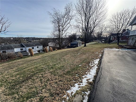 5th image of 225 Chaucer Dr