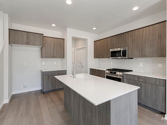 5th image of 4946 S Amorita Ave