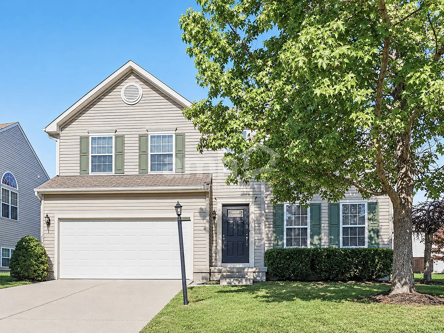 4 bed, 2.5 bath, 1944 sqft, $2,565 — Photo 1