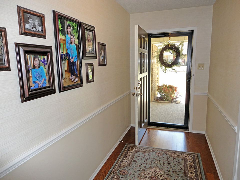 1st image of 713 Top Hill Dr