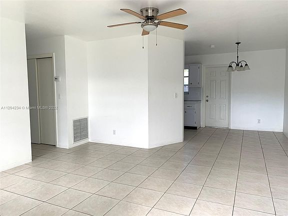 2nd image of 2523 Thomas St #2525
