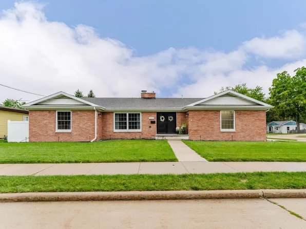 1433 Hazel St, Oshkosh, WI 54901