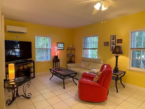 2nd image of 816 S South St #2