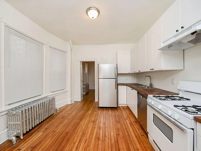136 S 53rd St — Photo 3