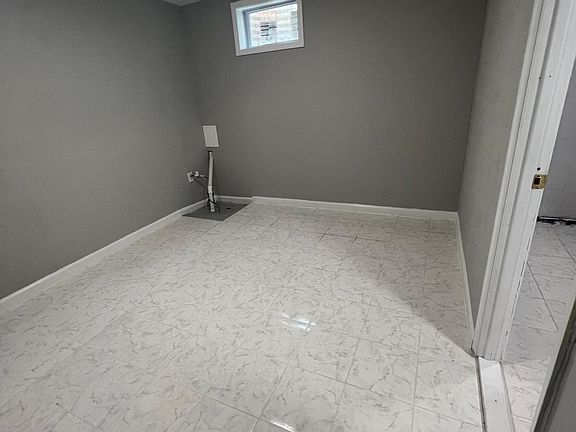 5th image of 2881 Gloucester Ct