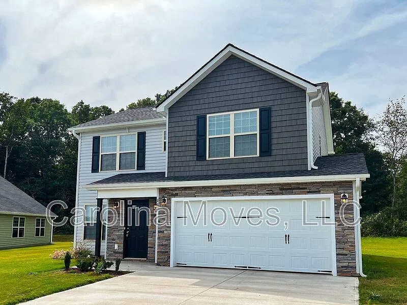4 bed, 2.5 bath, 1642 sqft, $1,995 — Photo 2