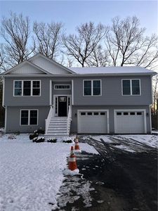 81 Lonsdale St, West Warwick, RI, 02893