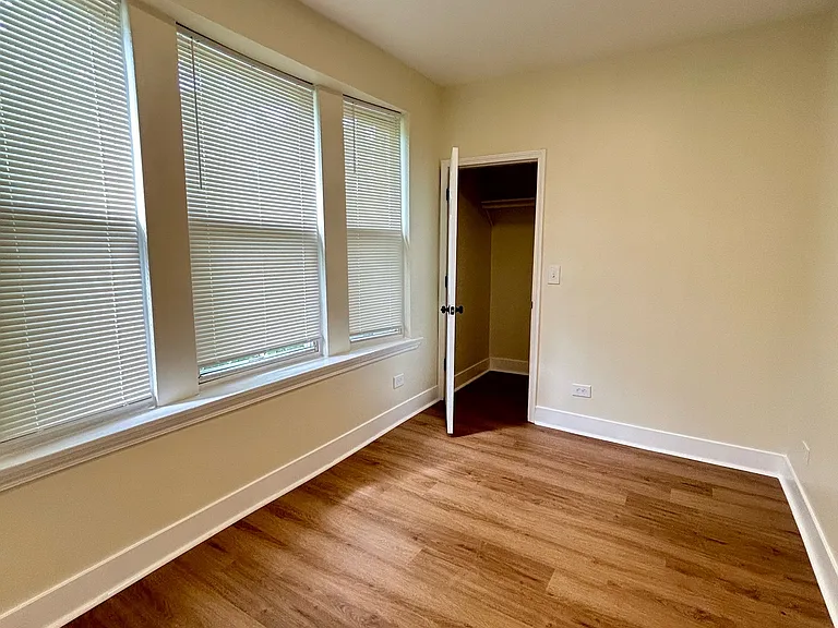 1006 W 77th St #2 — Photo 12