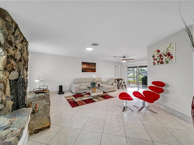 3746 SE 1st Pl — Photo 6