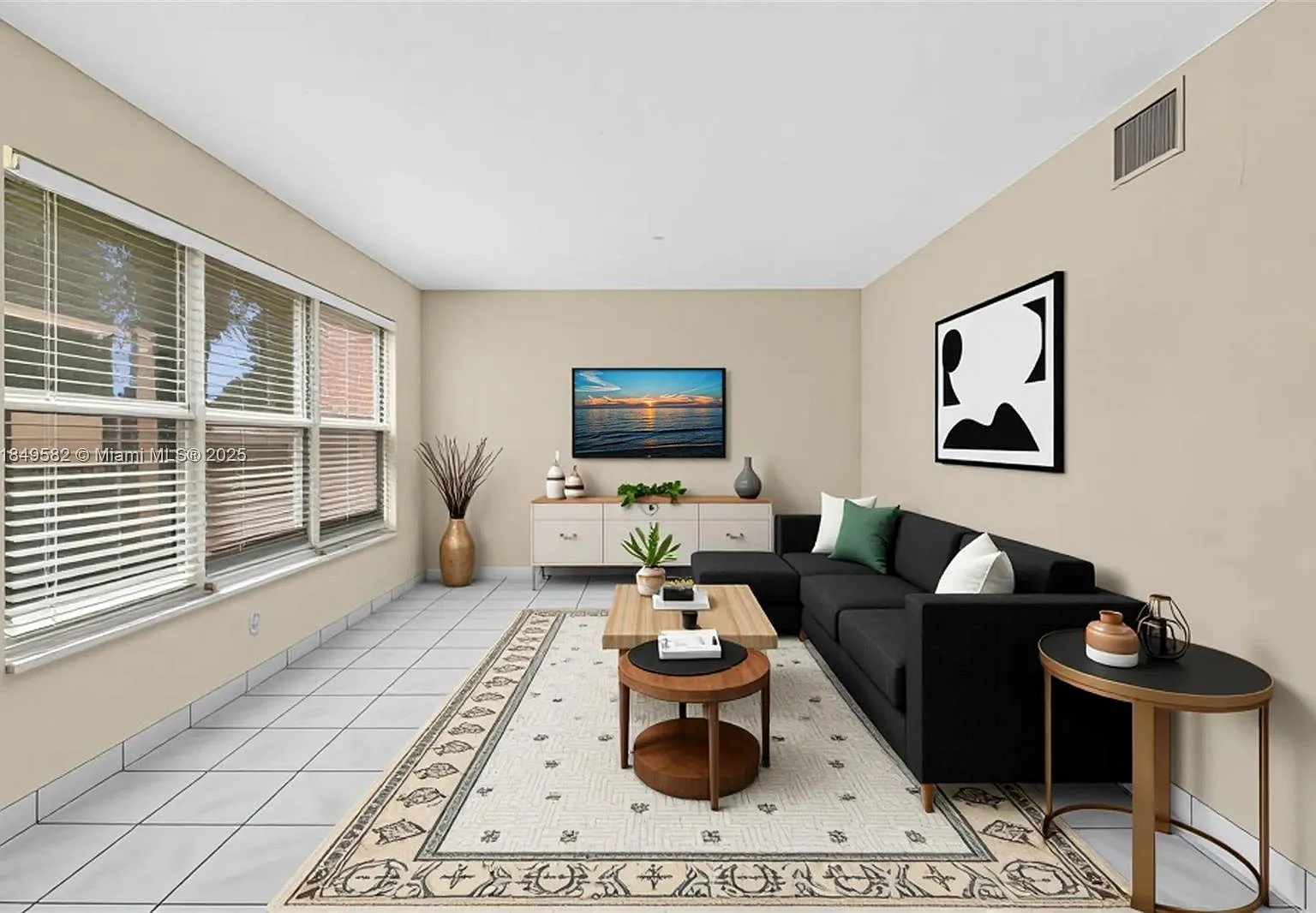 3 bed, 1365 sqft, $2,500 — Photo 2