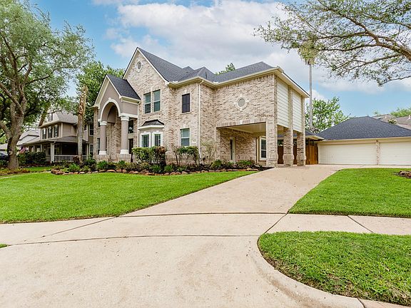 3rd image of 9806 Sabine Cir