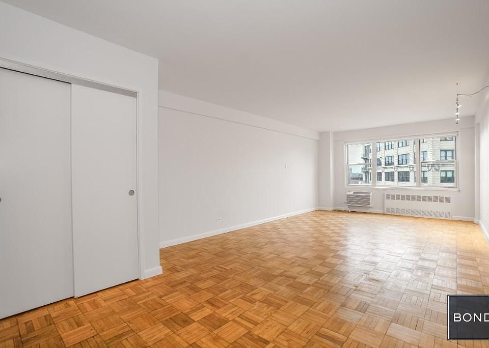 1st image of 14 Horatio St APT 11C