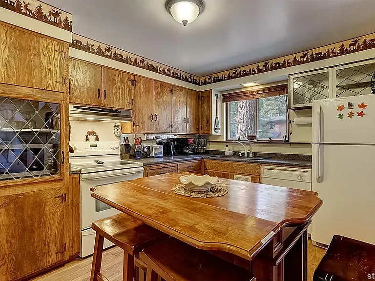 764 Wentworth Ln — Photo 17
