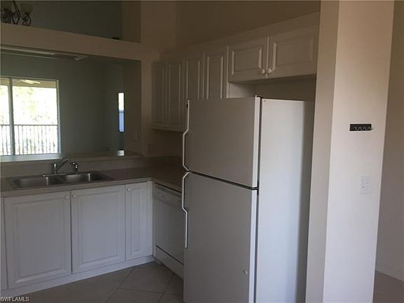 2nd image of 385 Robin Hood Cir Unit 202