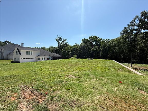 2nd image of 901 Waterloo Lake Dr