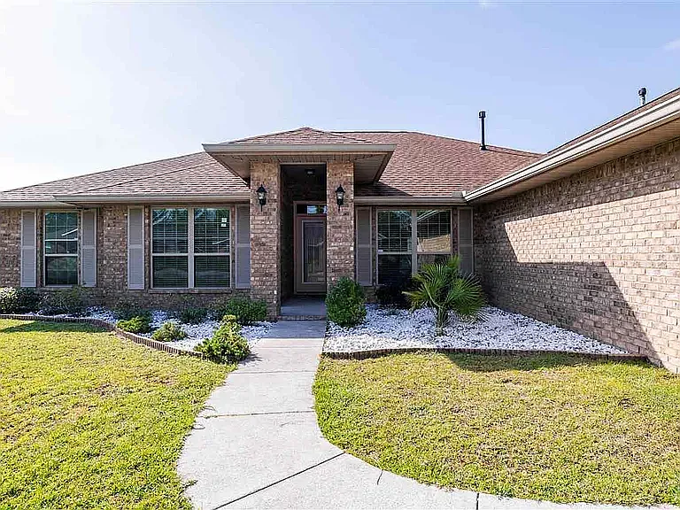4 bed, 2532 sqft, $3,100 — Photo 1