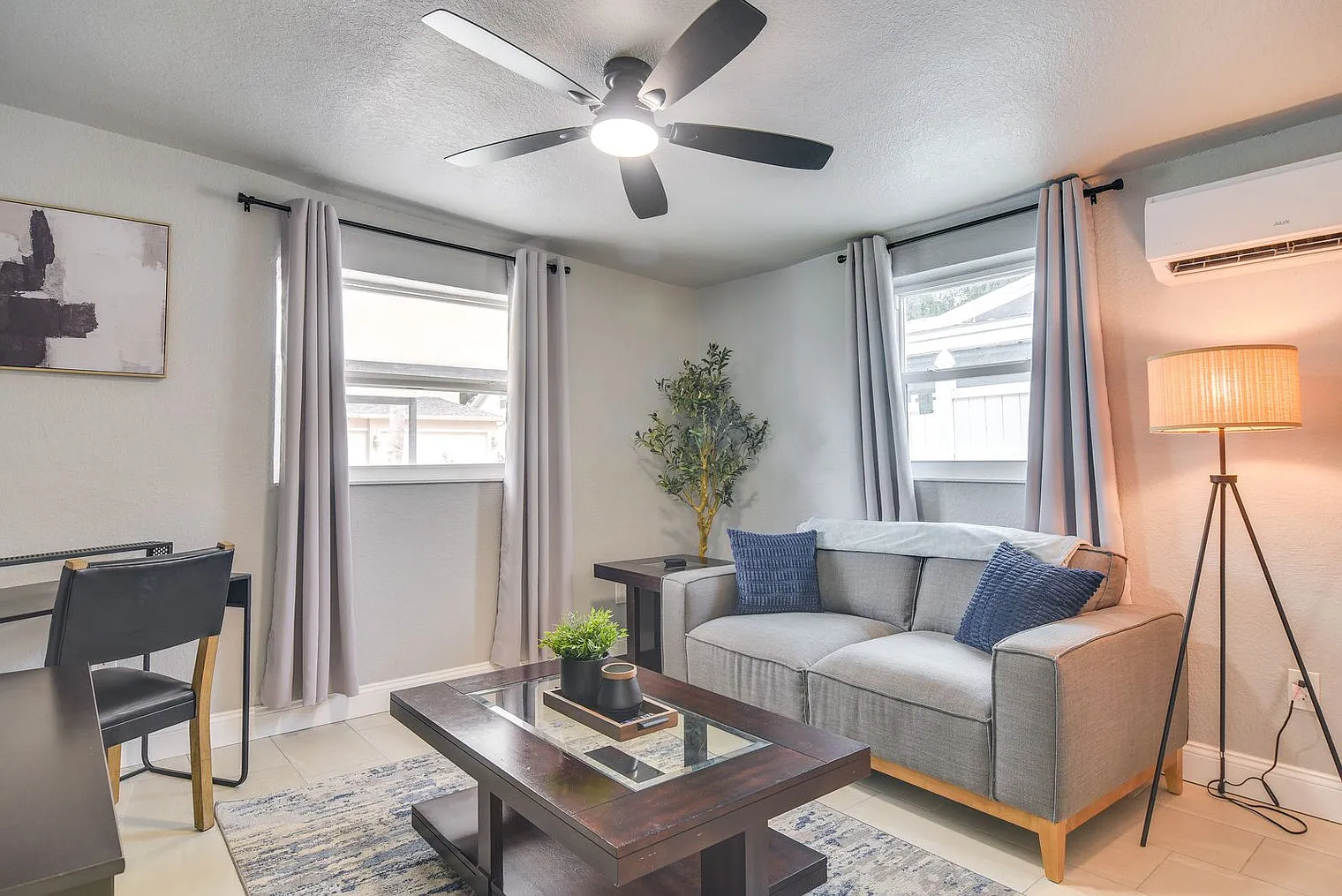 1 bed, 1.0 bath, 990 sqft, $2,014 — Photo 1