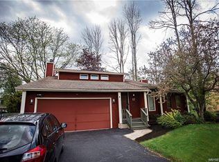 12 Hummingbird Ln, Amherst, NY 14228