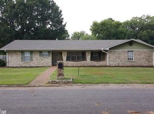2 Jawanda Ln, Searcy, AR 72143