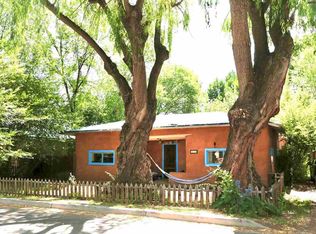 431 Dolan St, Taos, NM 87571