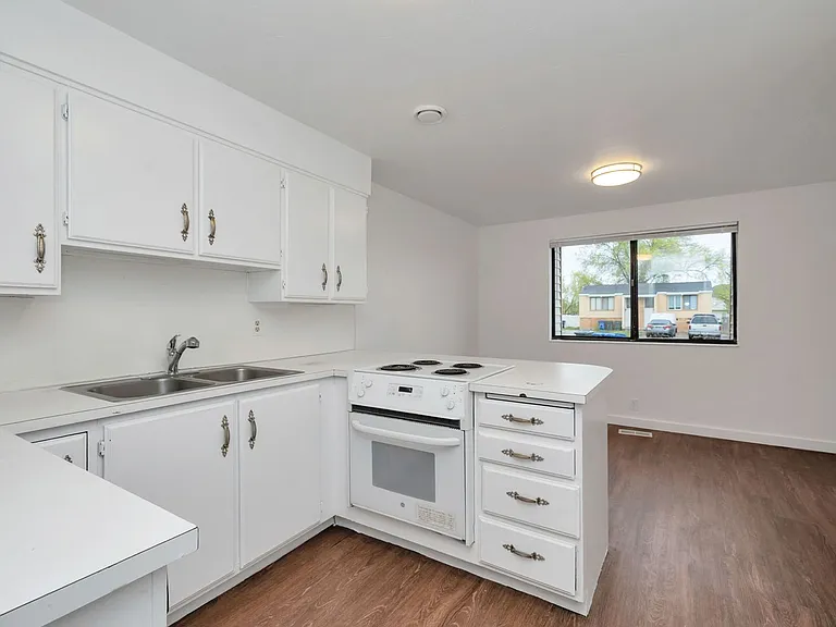 5643 W 3980 S — Photo 3