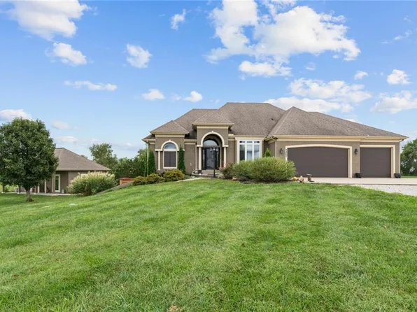 4460 Meadow Ct, Wellsville, KS 66092