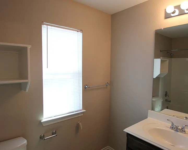 Coming Soon! 1 Bedroom 1.5 Bath Townhome For Rent In Lindale — Photo 13