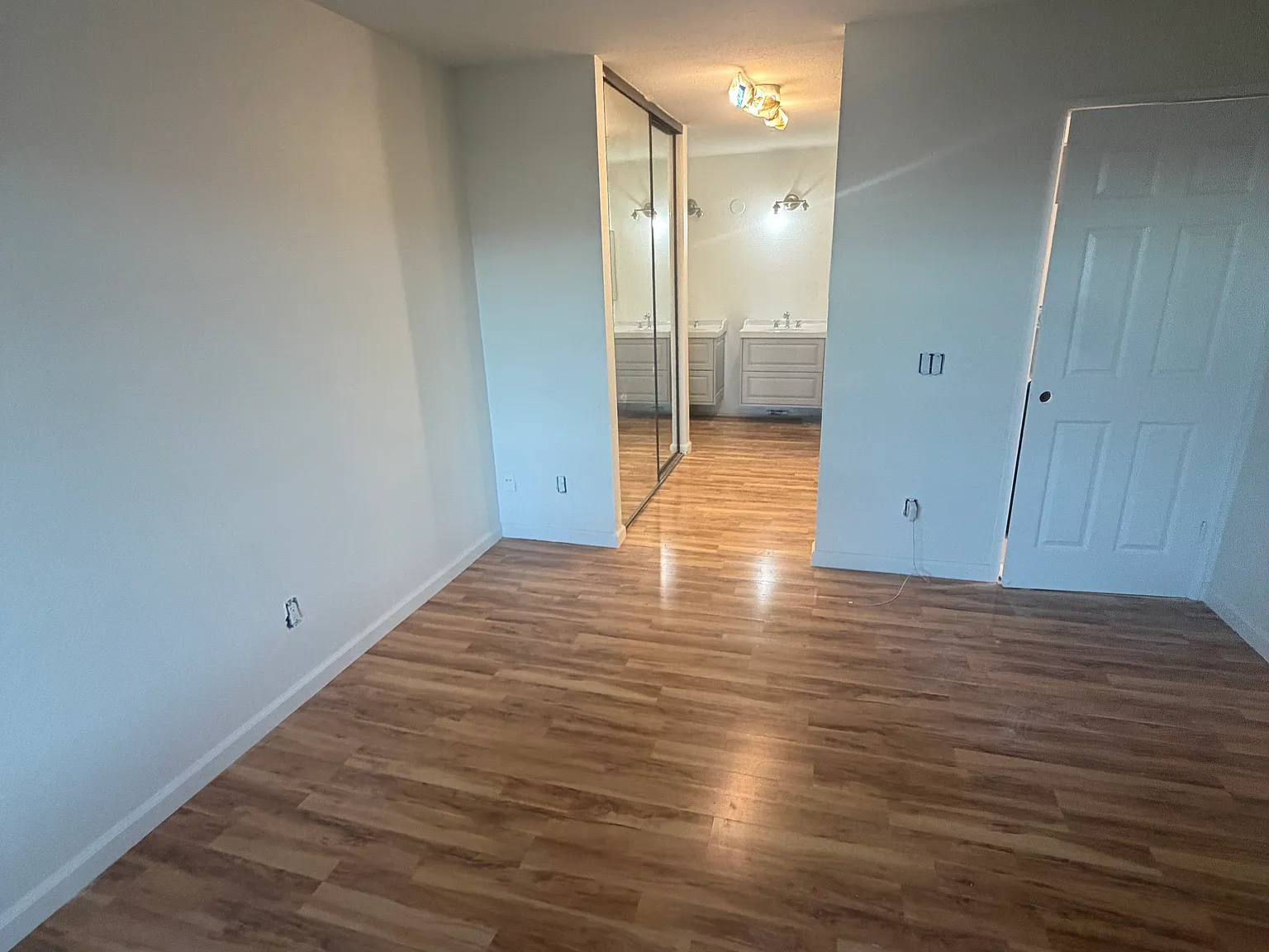 2 bed, 889 sqft, $2,850 — Photo 3