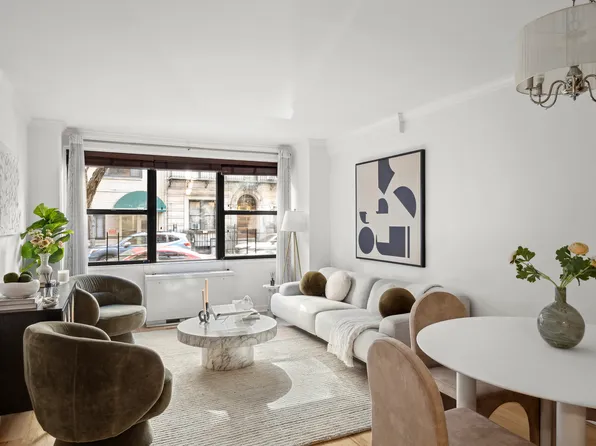 200 East 27th Street 1E image 1 of 12