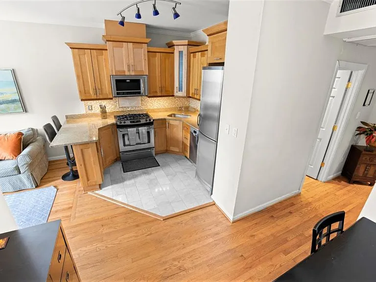 11 2nd St NE #307 — Photo 8