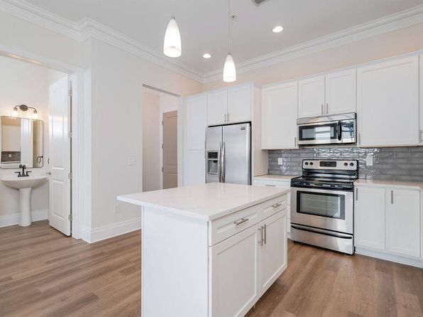 565 W 1st Ave #A209