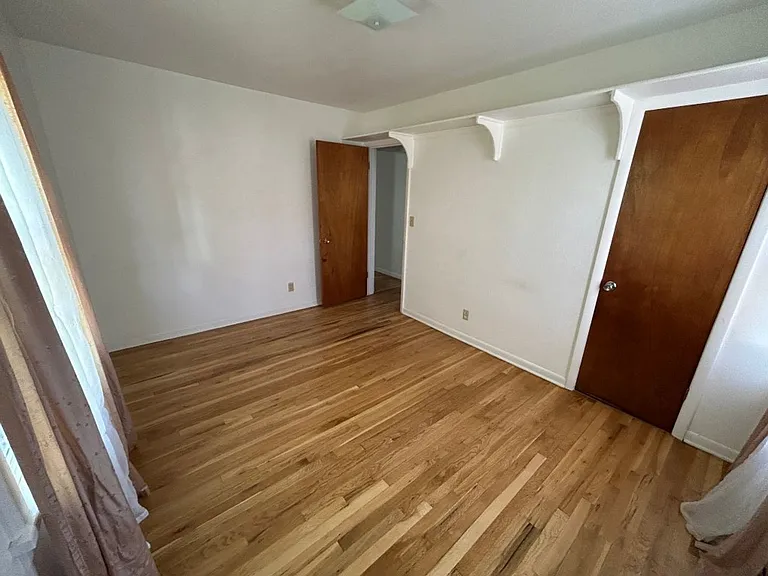 1013 E Park Ave — Photo 11