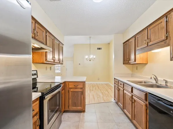 1584 Beaver Trail Dr, Cordova, TN 38016